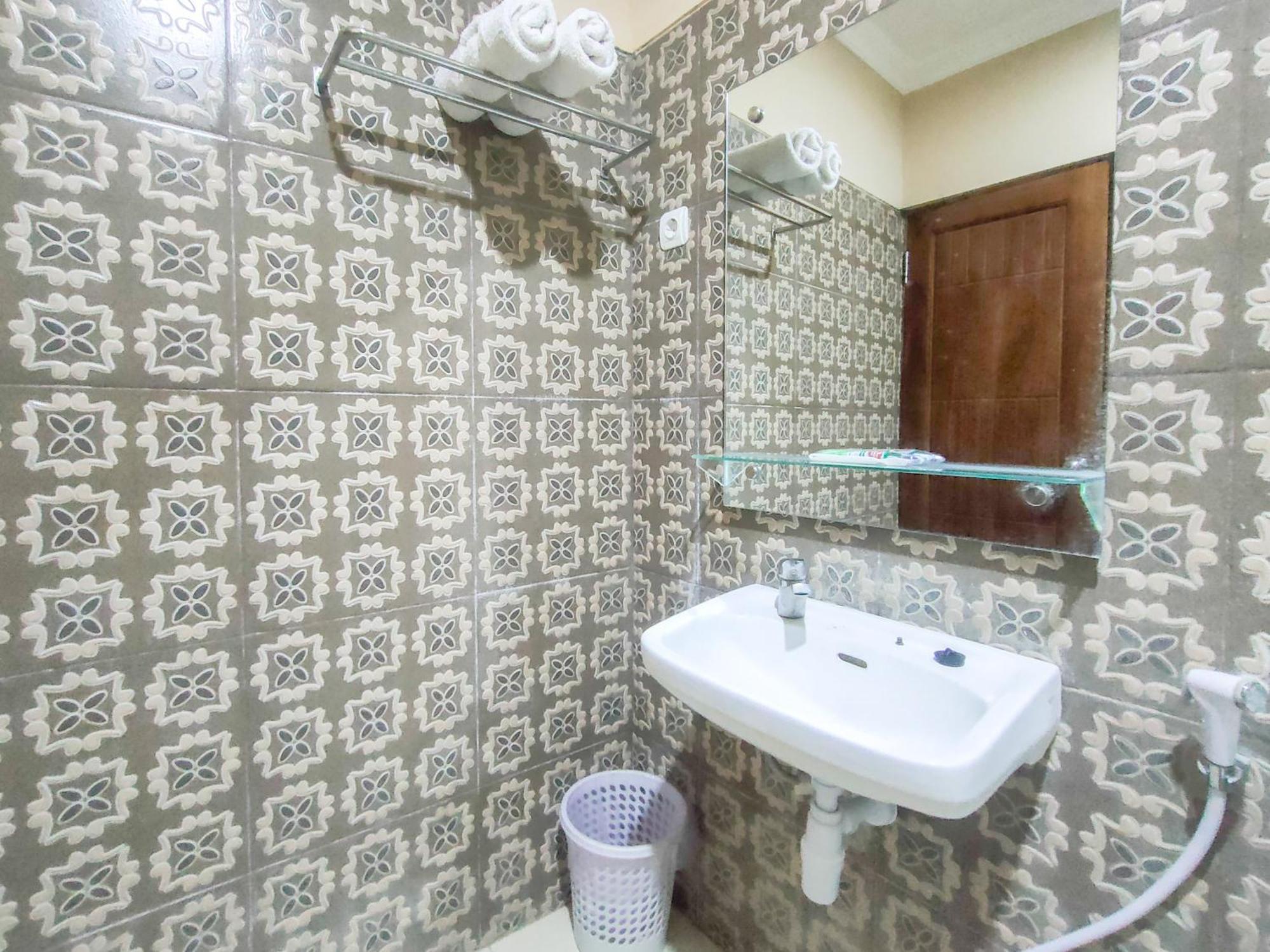 Reddoorz Syariah At Graha Adi Karya Kartasura Hotel Kartosuro Buitenkant foto