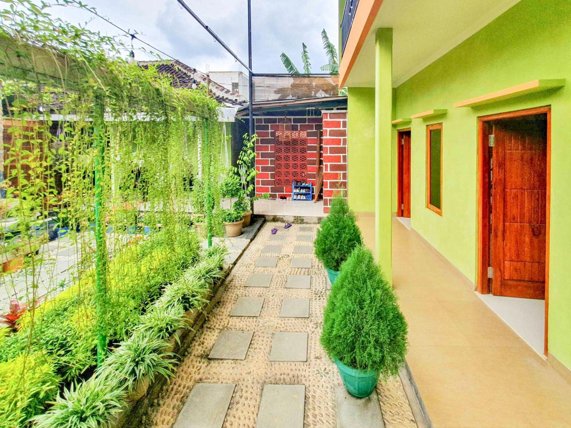 Reddoorz Syariah At Graha Adi Karya Kartasura Hotel Kartosuro Buitenkant foto
