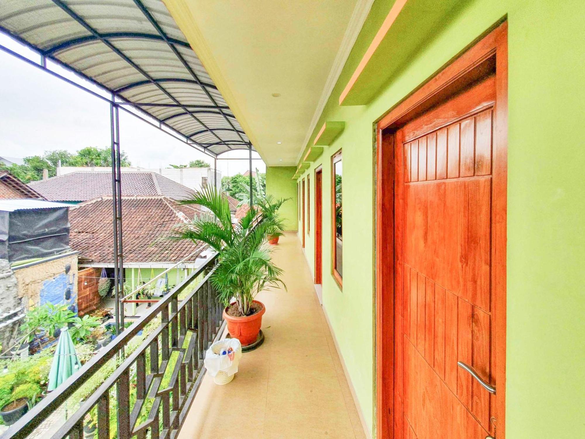 Reddoorz Syariah At Graha Adi Karya Kartasura Hotel Kartosuro Buitenkant foto