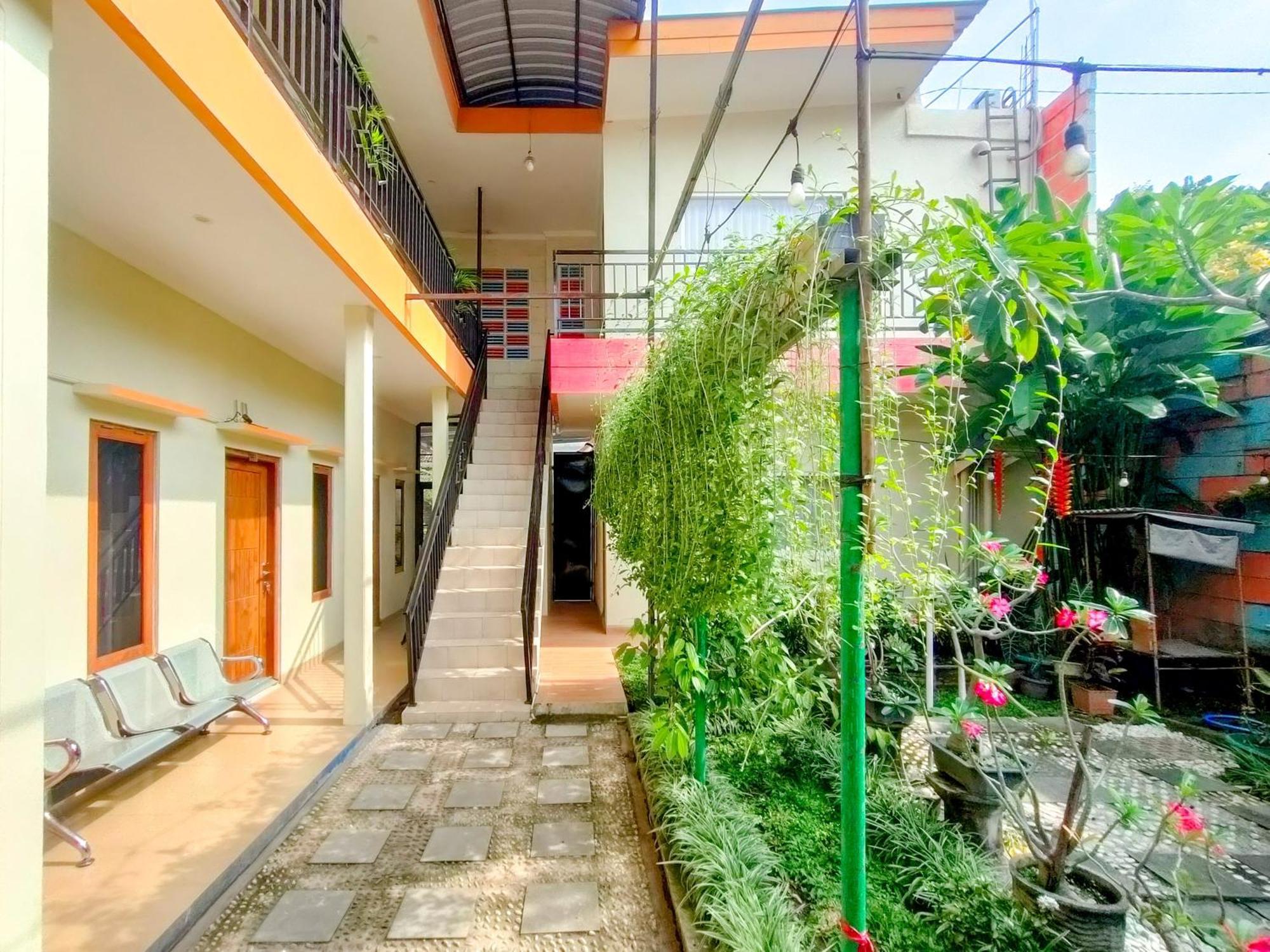 Reddoorz Syariah At Graha Adi Karya Kartasura Hotel Kartosuro Buitenkant foto