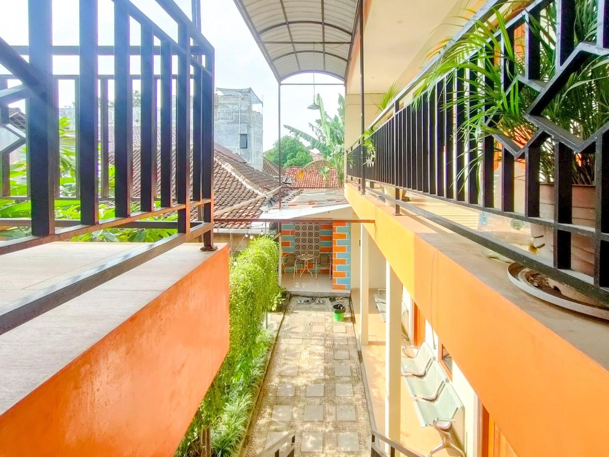 Reddoorz Syariah At Graha Adi Karya Kartasura Hotel Kartosuro Buitenkant foto