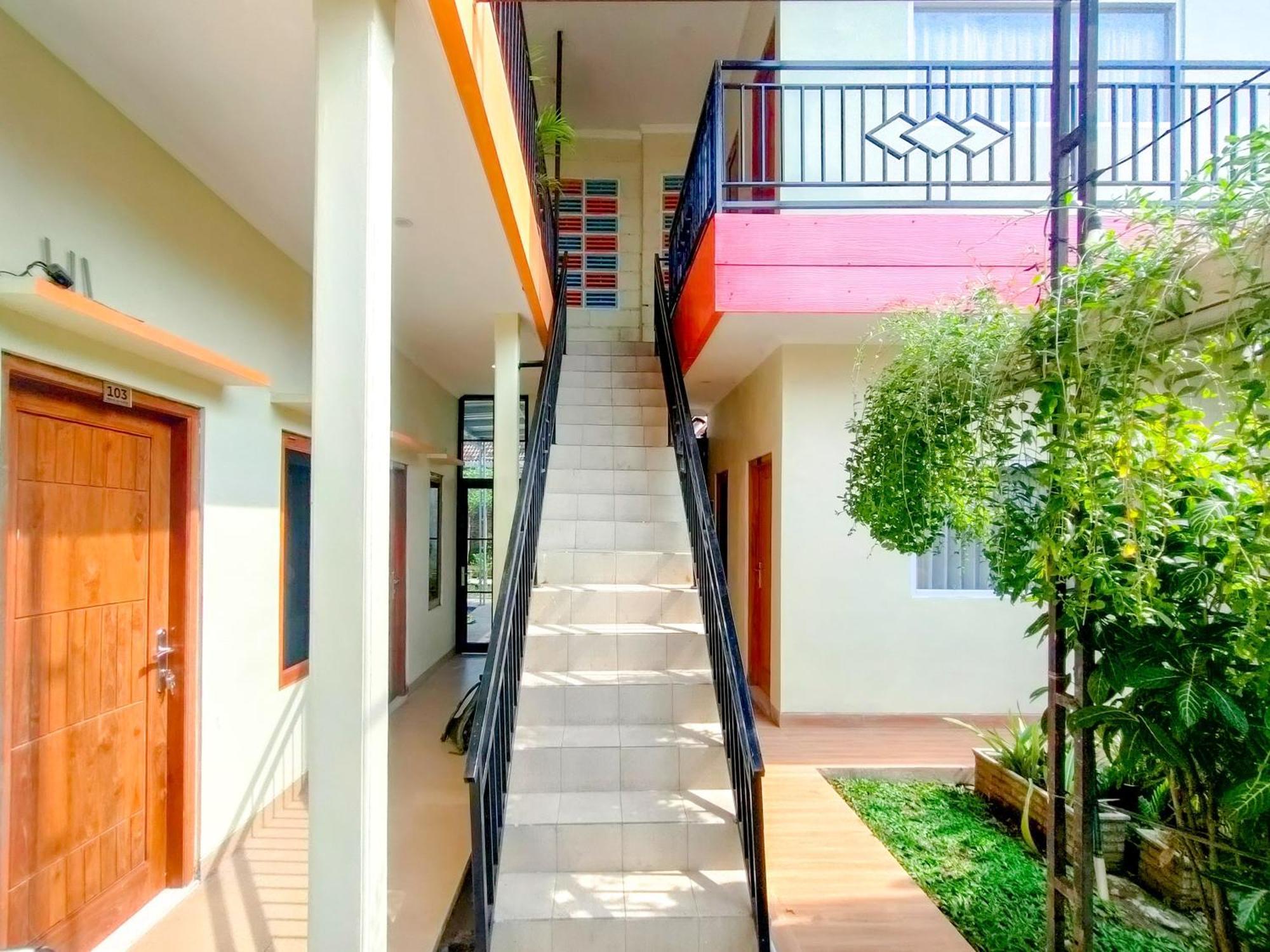Reddoorz Syariah At Graha Adi Karya Kartasura Hotel Kartosuro Buitenkant foto